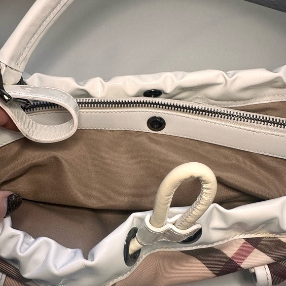 Authentic Burberry Nova Check Shoulder Bag - Like New Condition - Picture 4 of 9